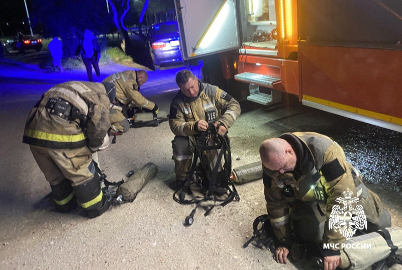В Крыму на пожаре в многоэтажке спасли 11 человек, еще 41 был эвакуирован