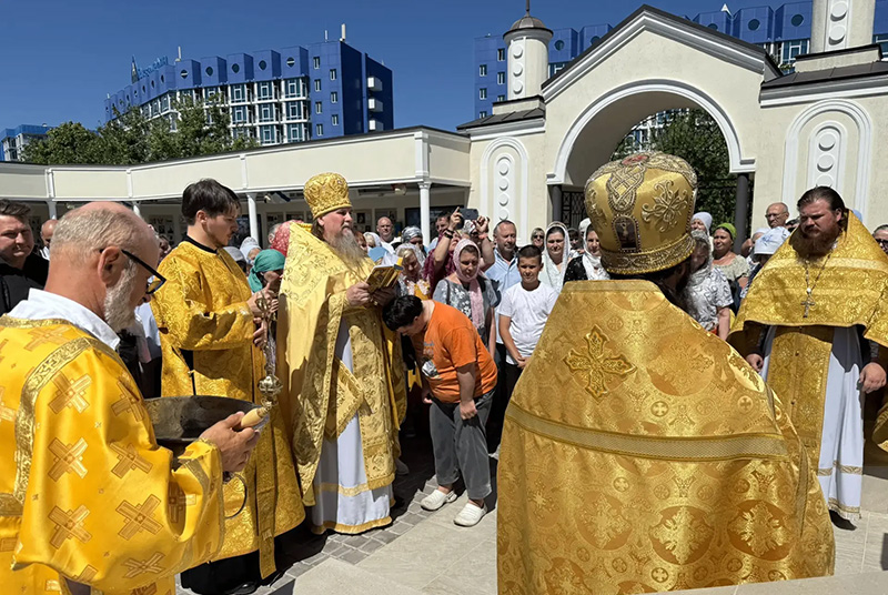 В Севастополе отметили престольный праздник Всех Святых в Земле Русской Просиявших