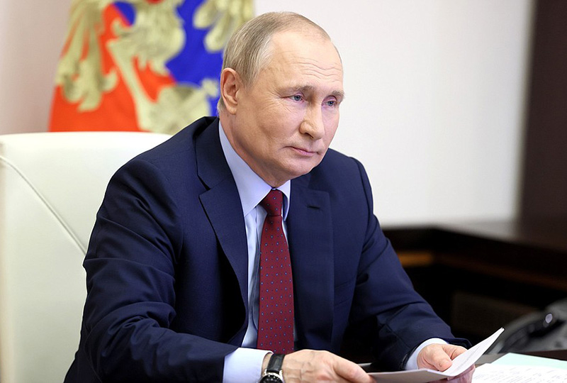 Путин дал ряд поручений в сфере поддержки русского языка и языков народов России