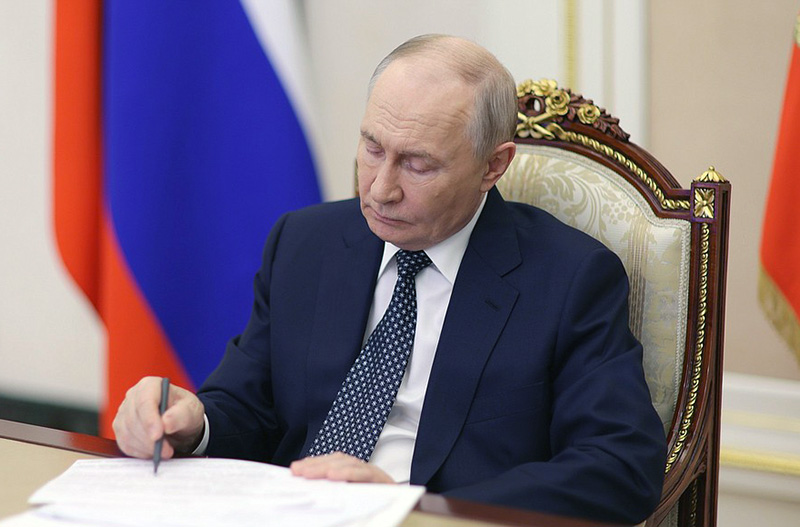 Путин поручил оперативно принять решение о субсидиях Крыму и Севастополю из-за подорожания топлива