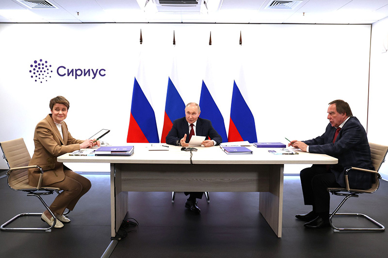 Путин предложил финансово поддерживать юные таланты
