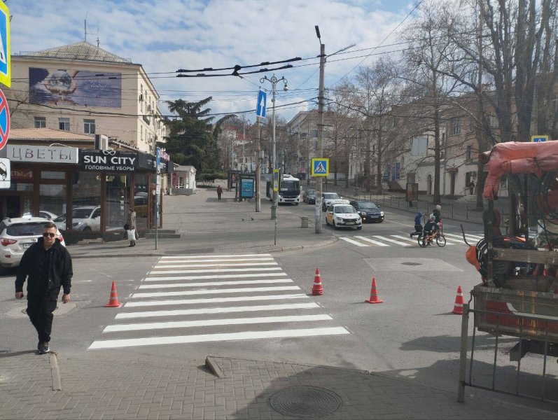 К лету в Севастополе обновят более 550 км дорожной разметки