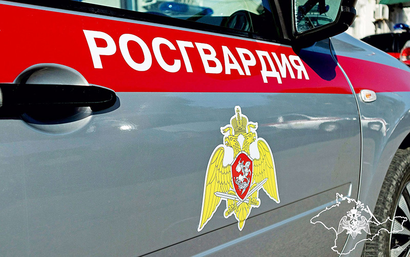 В Керчи росгвардейцы задержали дебошира, разгромившего отель