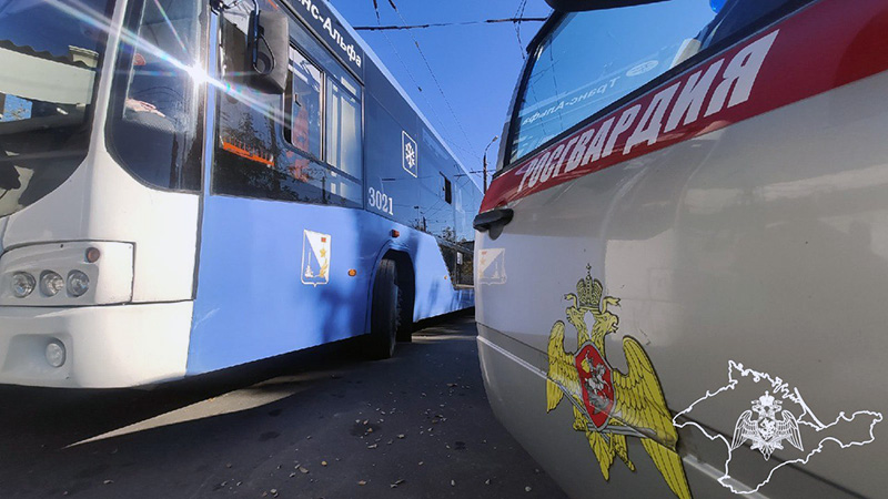 В Севастополе росгвардейцы задержали правонарушителя, жаждавшего разборок с водителями троллейбусов