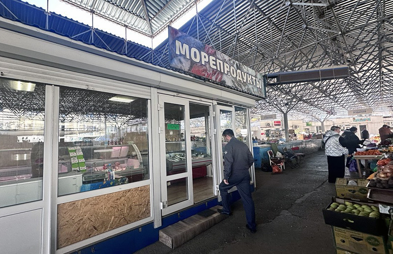 На севастопольском рынке Россельхознадзор изъял и уничтожил более 40 кг небезопасной рыбы