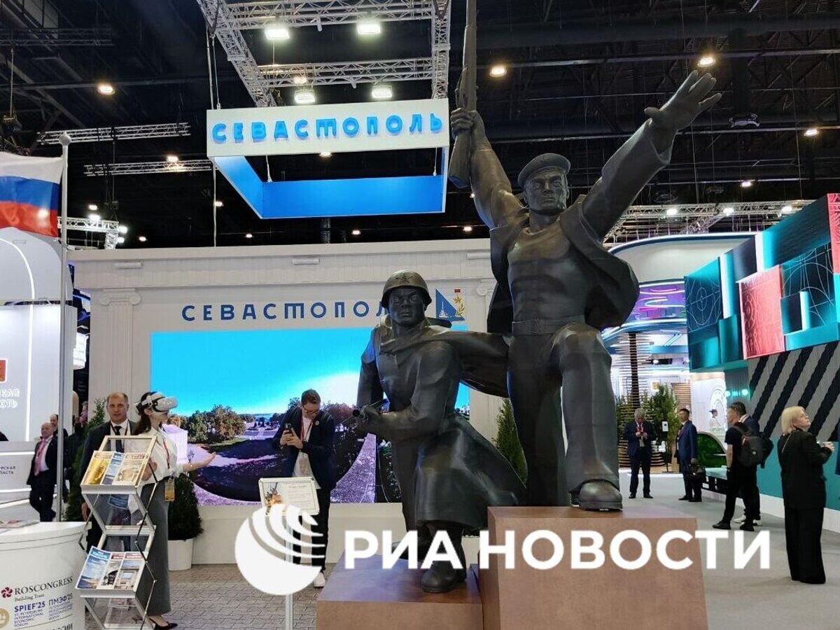 Севастополь представил макет памятника «Солдат и матрос» на ПМЭФ-2025 (ВИДЕО)