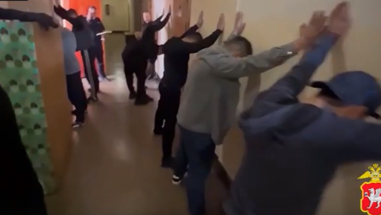 Полиция задержала 17 участников массовой драки в Симферополе (видео)