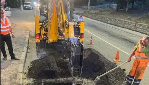 За ночь в Крыму заделали провал на трассе в Ялту
