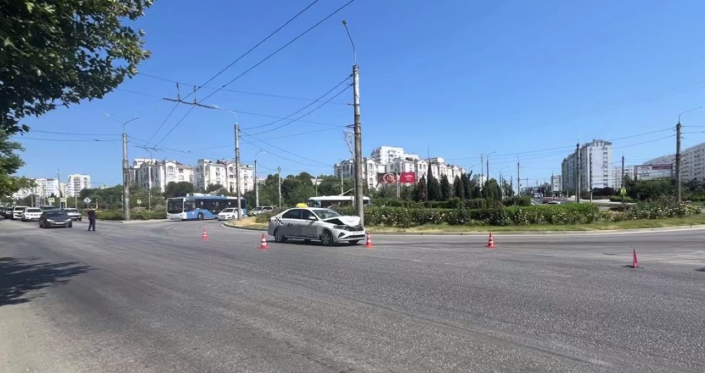 Восьмимесячный пассажир такси пострадал в ДТП в Севастополе (видео)