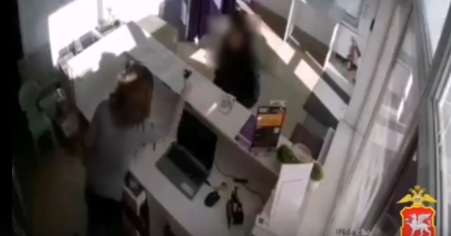 «Гадалка» избавила крымчанку от порчи, денег и кольца (видео)