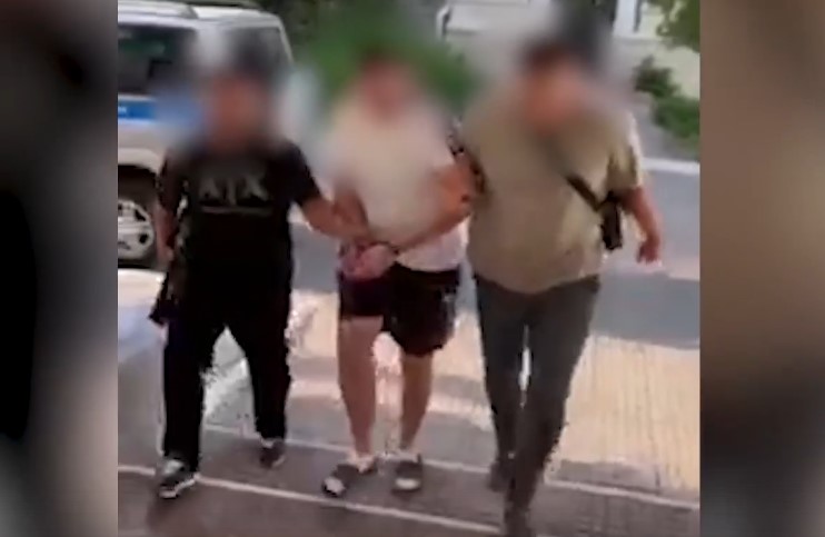 19-летний крымчанин по заданию иностранного заказчика поджигал автомобили в Евпатории (видео)