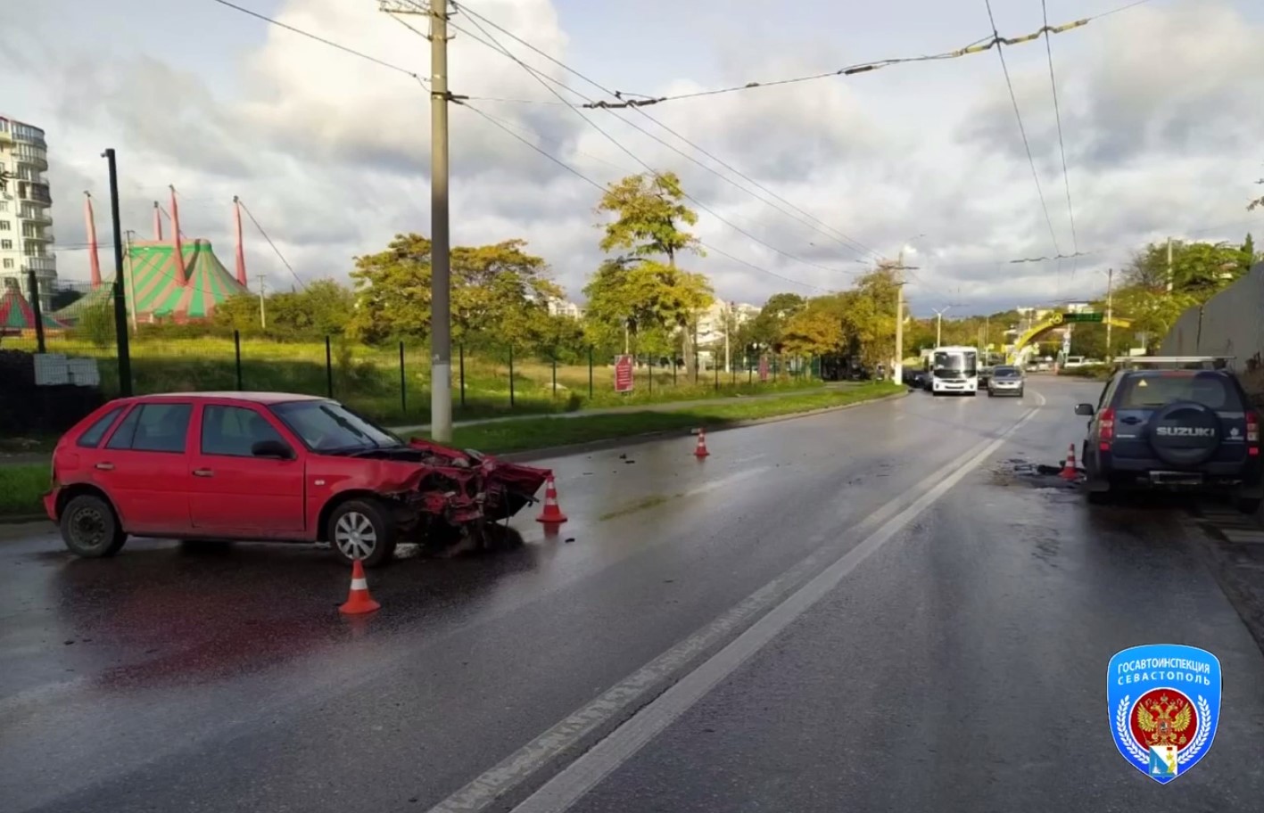 39-летняя водитель автомобиля Volkswagen получила травмы в ДТП в Севастополе