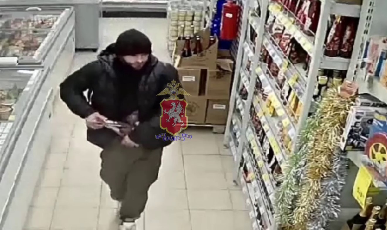Безработный вынес из севастопольского магазина более 30 палок колбасы, 12 бутылок шампуня и две бутылки пива (ВИДЕО)
