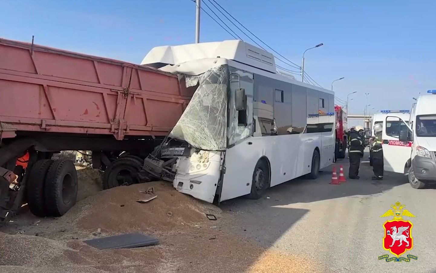 Количество погибших в ДТП с автобусом и грузовиком в Крыму увеличилось