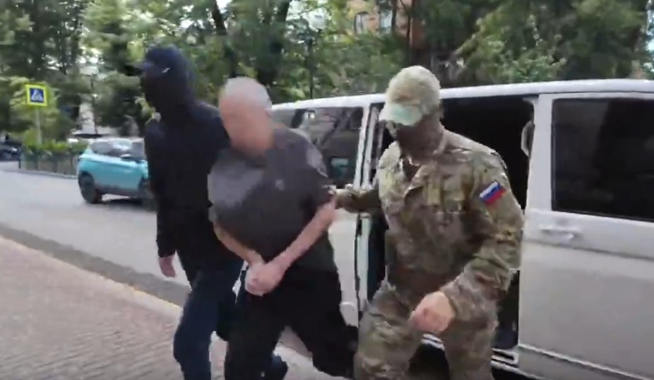 В Крыму по подозрению в госизмене задержали двух местных жителей (ВИДЕО)