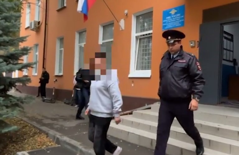 Крымчанка похитила цветы с городской улицы, чтобы подарить их дочери на день рождения