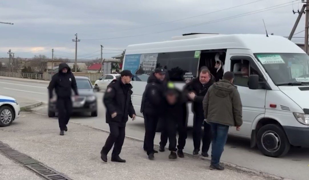 Крымчанин угнал автомобиль на глазах у владелицы, чтобы не ждать автобус