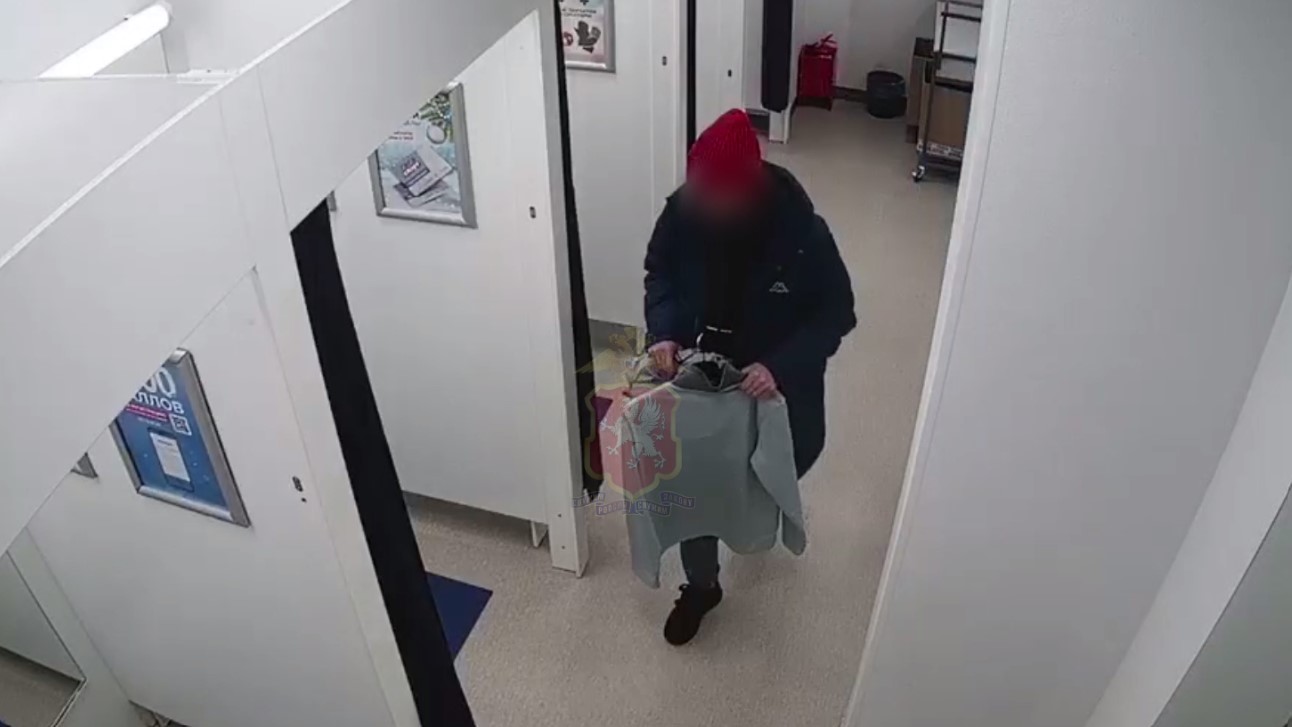 Севастополец вынес из магазина спорттоваров одежды на 26 тысяч рублей (ВИДЕО)
