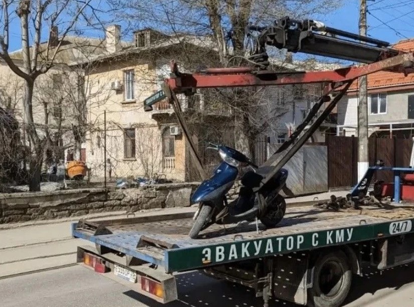 В Евпатории полиция предотвратила управление мопедами подростками без прав
