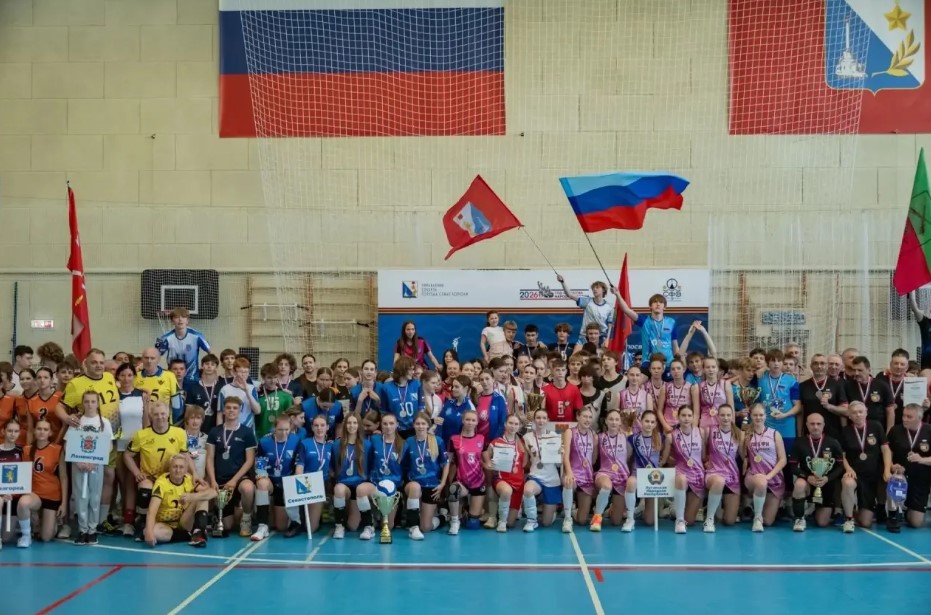 Севастопольские волейболисты взяли «золото» и «серебро» на «Кубке городов-героев»