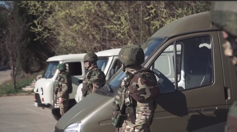 Военнослужащим Черноморского флота передали четыре машины высокой проходимости 