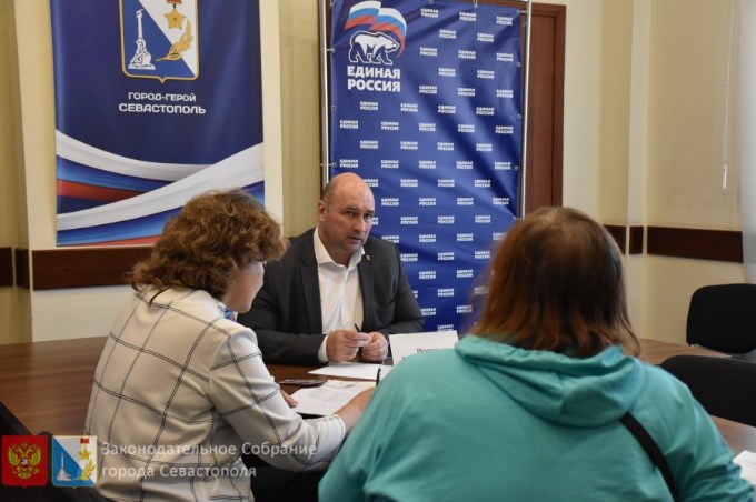 Владимир Немцев взял на личный контроль проблему матери погибшего героя