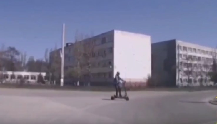 Пьяного электросамокатчика задержали в Крыму (видео)