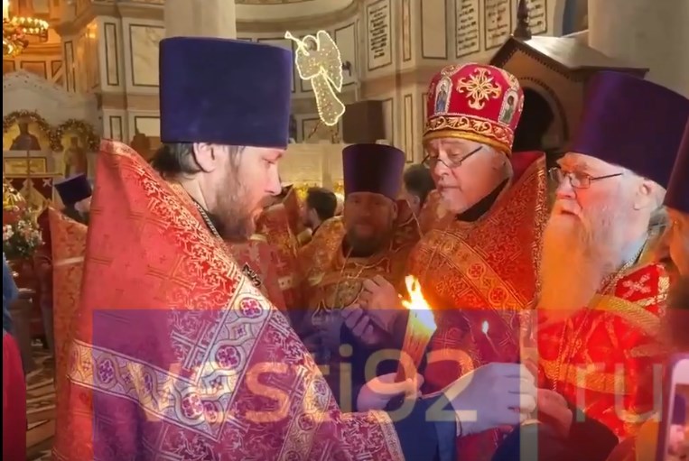 Благодатный огонь доставили в Севастополь (видео)