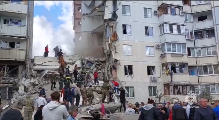16 человек удалось спасти из-под завалов дома в Белгороде 