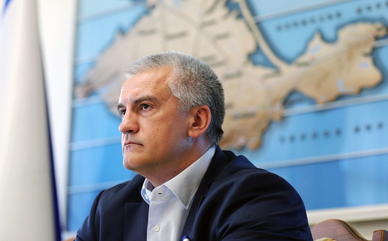 Аксенов: В результате атаки БПЛА на феодосийскую нефтебазу произошло возгорание