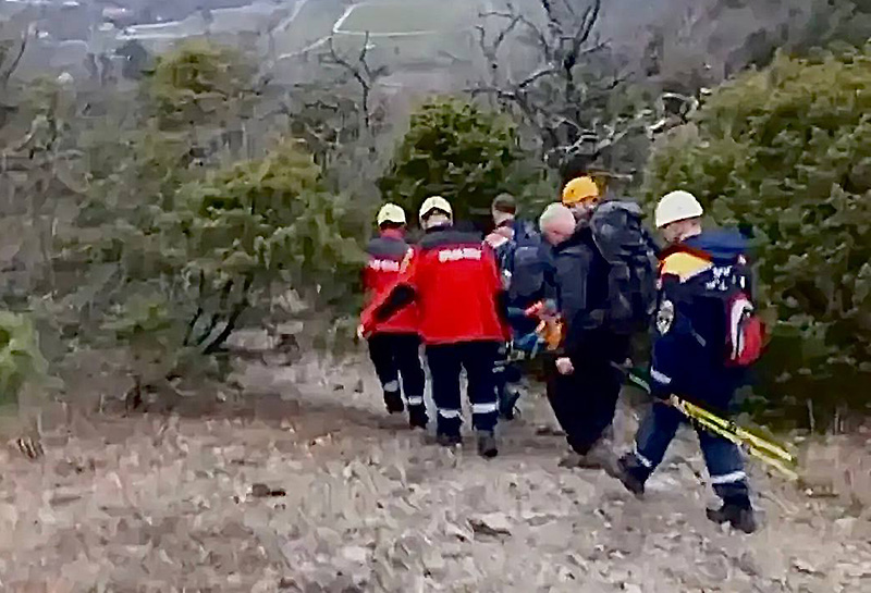 Крымские спасатели пришли помощь туристке на горном массиве Сандык-Кая