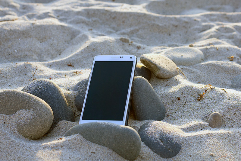 Эксперт Роскачества оценил риск отключения смартфонов на Android и айфонов