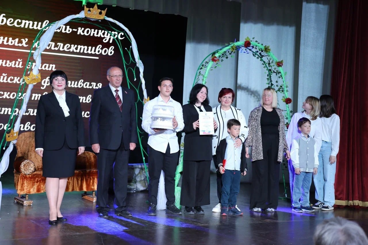 «Мы – севастопольцы» вручили подарки юным театралам (фото)