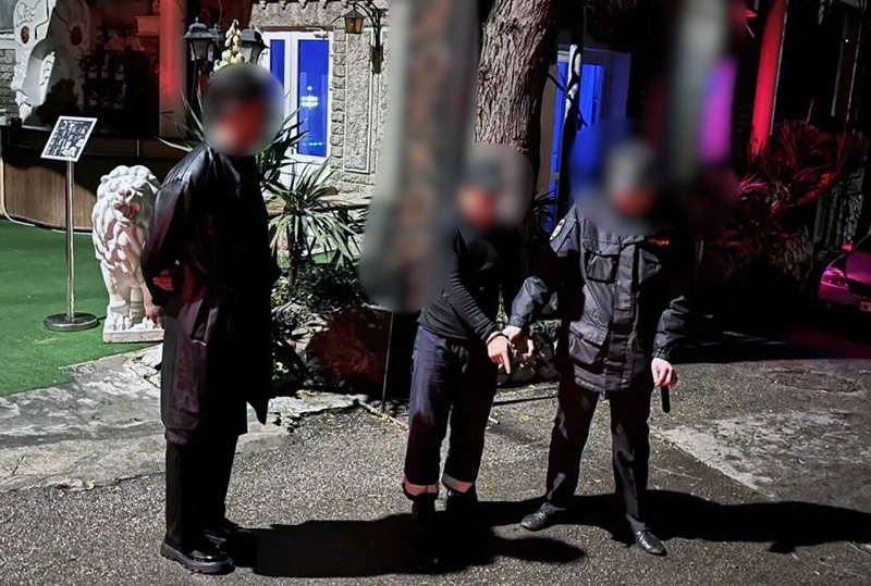 В Ялте мужчина отправил знакомого в нокаут и на кладбище, а сам отправится в колонию