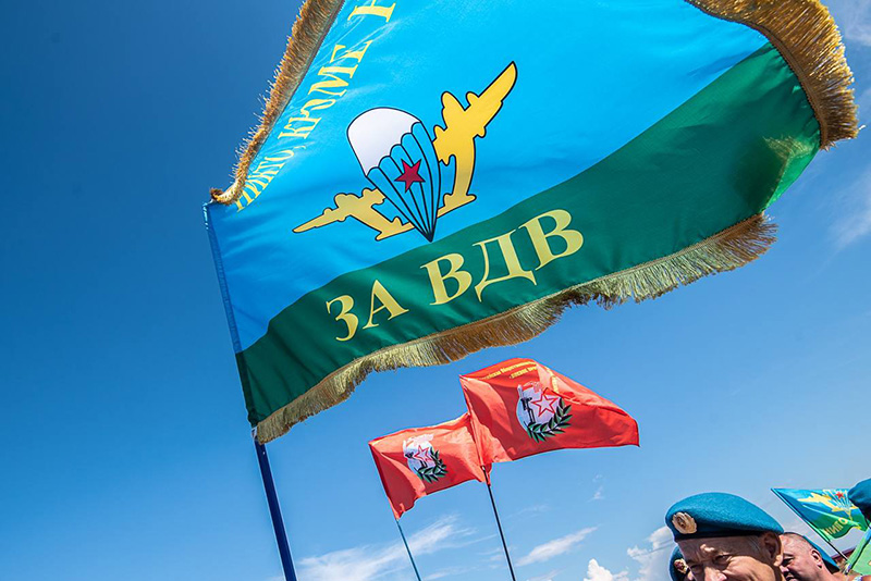 2 августа: День ВДВ, дни рождения колючей проволоки и «Русского радио»