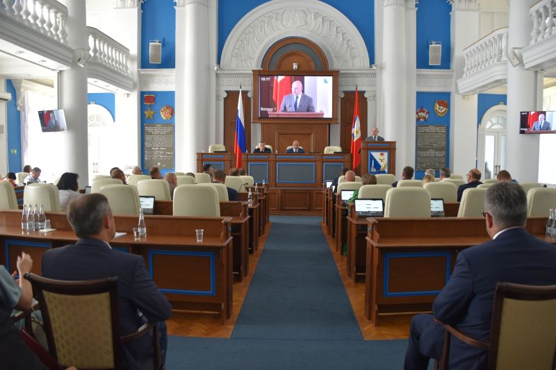 Губернатор Севастополя призвал депутатов провести летний отпуск «в полях»