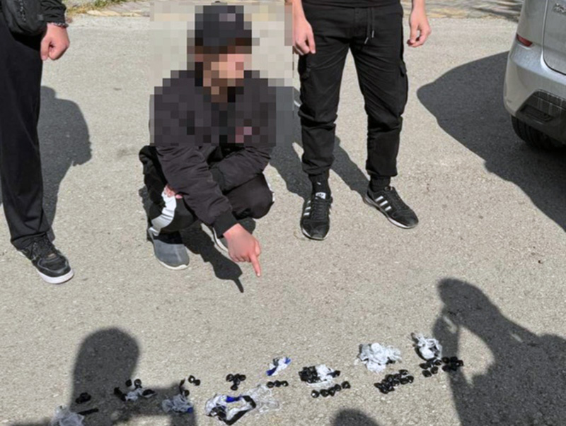 В Симферополе задержали наркокурьера с особо крупной партией «синтетики» (ВИДЕО)