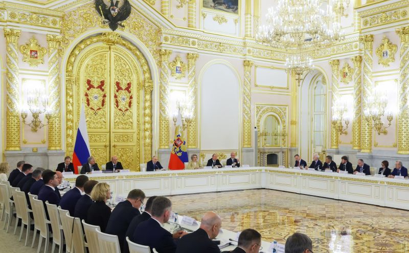 Путин призвал заранее готовиться к возвращению военнослужащих из зоны СВО